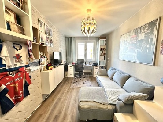 Продам трехкомнатную (3-комн.) квартиру, Самаровская ул, 2, Ханты-Мансийск г