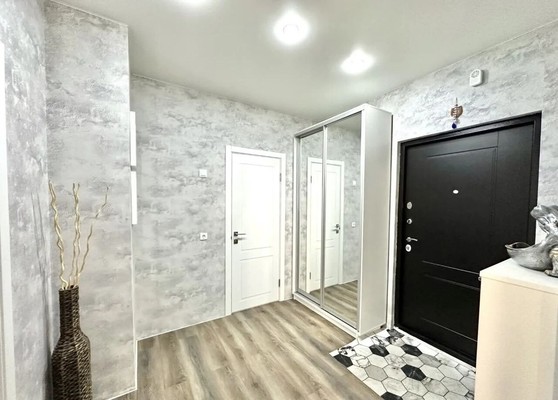 Продам трехкомнатную (3-комн.) квартиру, Самаровская ул, 2, Ханты-Мансийск г