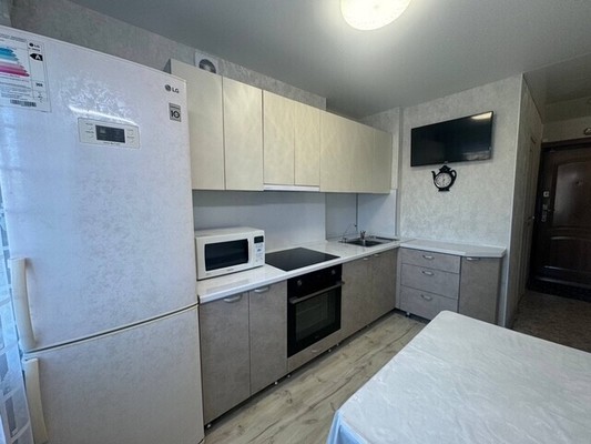 Продам трехкомнатную (3-комн.) квартиру, Победы пр-кт, 18, Комсомольск-на-Амуре г