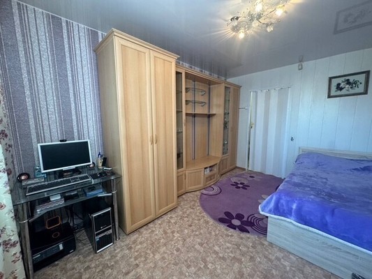 Продам трехкомнатную (3-комн.) квартиру, Победы пр-кт, 18, Комсомольск-на-Амуре г