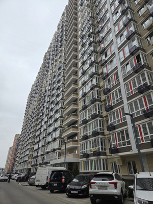 Продам трехкомнатную (3-комн.) квартиру, им. Героя Георгия Бочарникова ул, 4к1, Краснодар г