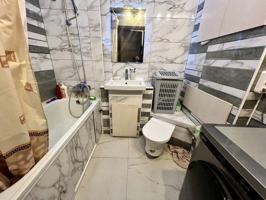 Продам однокомнатную (1-комн.) квартиру, Еременко ул, 100/70, Ростов-на-Дону г