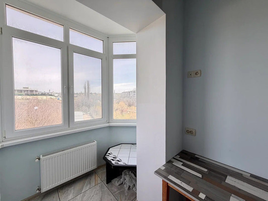 Продам двухкомнатную (2-комн.) квартиру, Совхозная ул, 4Д, Симферополь г