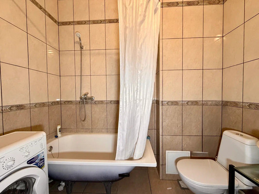 Продам двухкомнатную (2-комн.) квартиру, Совхозная ул, 4Д, Симферополь г