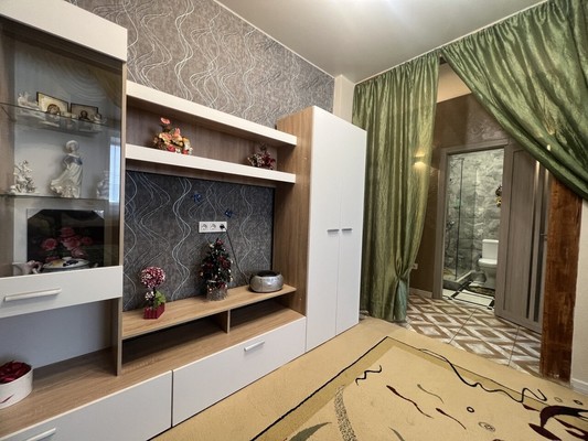 Продам однокомнатную (1-комн.) квартиру, Батурина ул, 199, Симферополь г