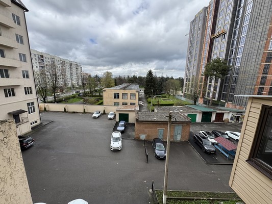 Продам трехкомнатную (3-комн.) квартиру, Кирова ул, 331/13, Нальчик г