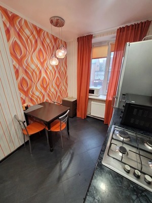 Продам двухкомнатную (2-комн.) квартиру, Октябрьская ул, 11, Таганрог г