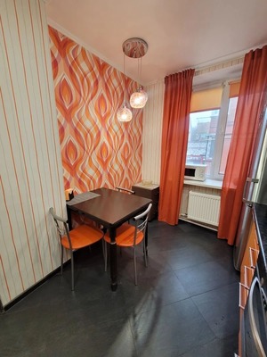 Продам двухкомнатную (2-комн.) квартиру, Октябрьская ул, 11, Таганрог г