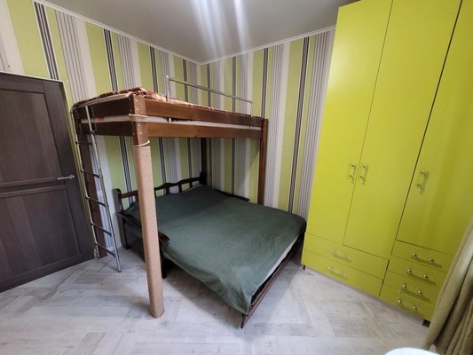 Продам двухкомнатную (2-комн.) квартиру, Октябрьская ул, 11, Таганрог г