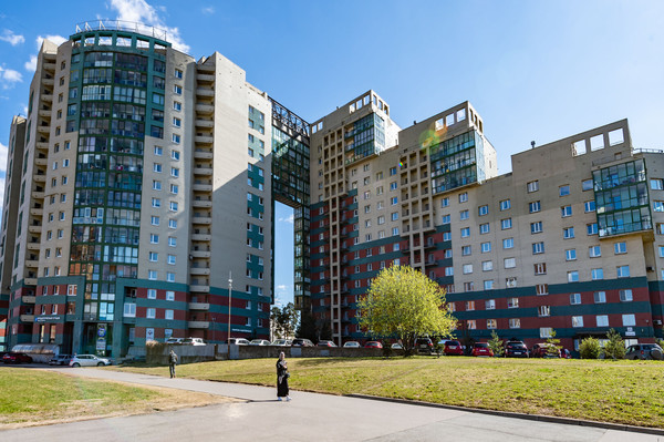 Продам многокомнатную квартиру, Тореза пр-кт, 95а, Санкт-Петербург г