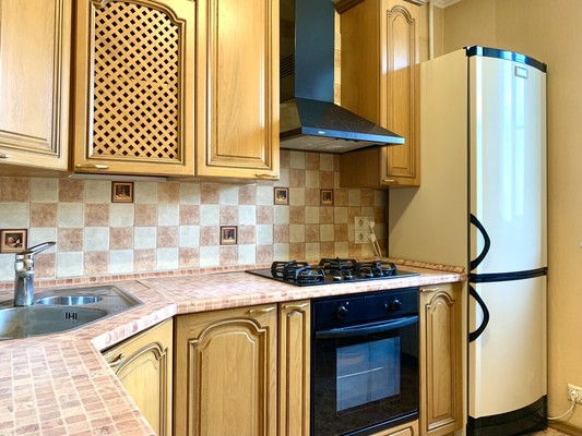 Продам трехкомнатную (3-комн.) квартиру, Ленинский пр-кт, 41к2, Москва г