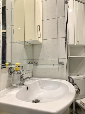 Продам трехкомнатную (3-комн.) квартиру, Ленинский пр-кт, 41к2, Москва г