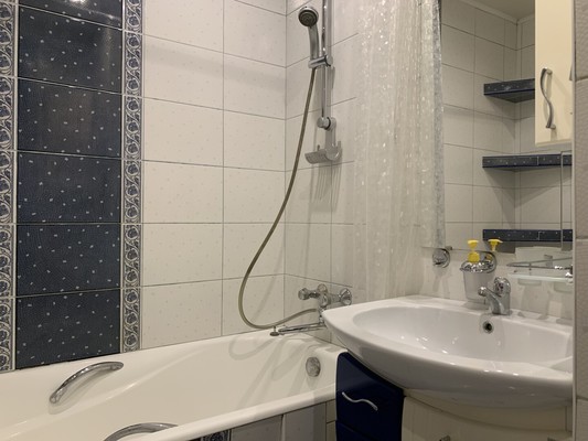 Продам трехкомнатную (3-комн.) квартиру, Ленинский пр-кт, 41к2, Москва г