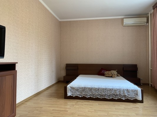 Продам трехкомнатную (3-комн.) квартиру, Ленинский пр-кт, 41к2, Москва г