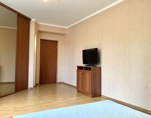 Продам трехкомнатную (3-комн.) квартиру, Ленинский пр-кт, 41к2, Москва г