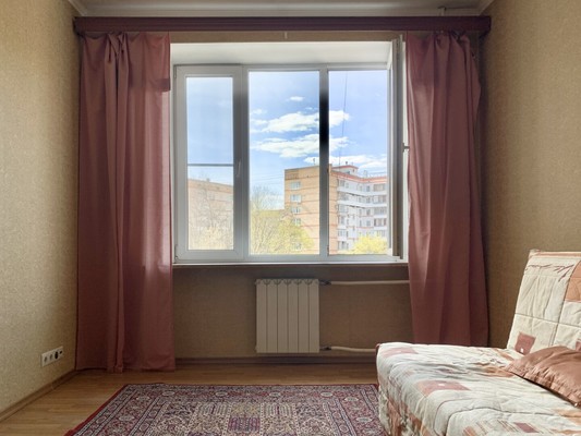 Продам трехкомнатную (3-комн.) квартиру, Ленинский пр-кт, 41к2, Москва г