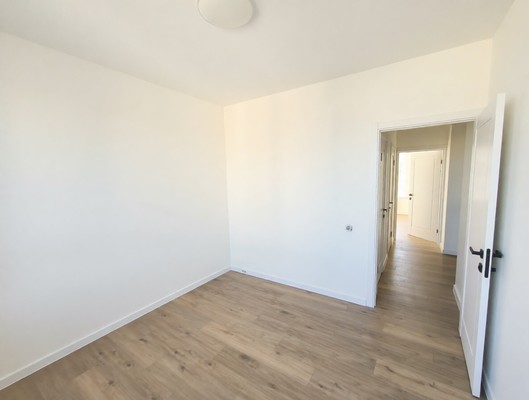 Продам трехкомнатную (3-комн.) квартиру, им. генерала Корнилова ул, 14, Краснодар г