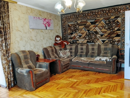 Продам трехкомнатную (3-комн.) квартиру, Димитрова ул, 13, Майкоп г