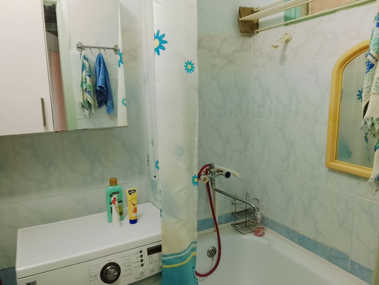 Продам трехкомнатную (3-комн.) квартиру, Димитрова ул, 13, Майкоп г