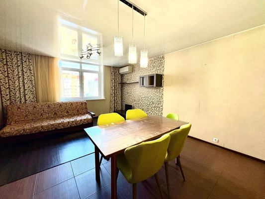 Продам трехкомнатную (3-комн.) квартиру, Алексеева ул, 17, Красноярск г