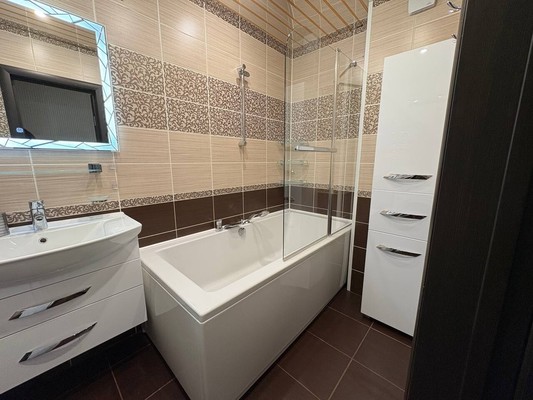 Продам трехкомнатную (3-комн.) квартиру, Алексеева ул, 17, Красноярск г