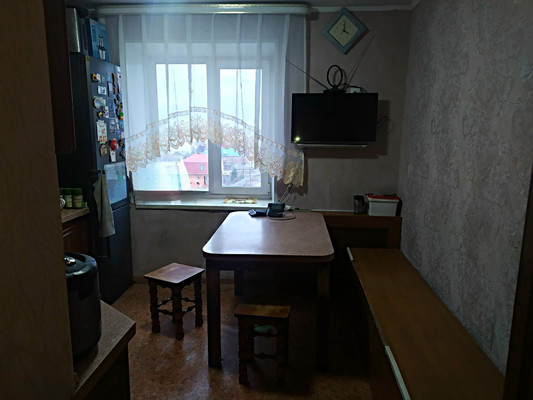 Продам трехкомнатную (3-комн.) квартиру, Береговая ул, 21, Ишим г