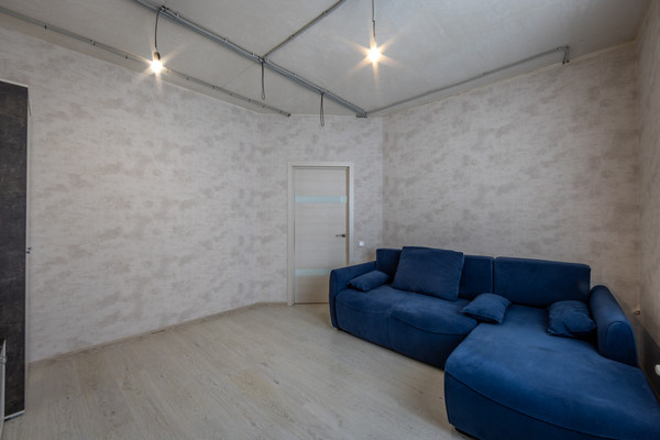 Продам однокомнатную (1-комн.) квартиру, Крымской весны ул, 5к7, Мирное с