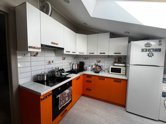 Продам двухкомнатную (2-комн.) квартиру, Железнодорожная ул, 1В, Симферополь г