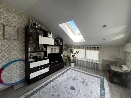 Продам двухкомнатную (2-комн.) квартиру, Железнодорожная ул, 1В, Симферополь г