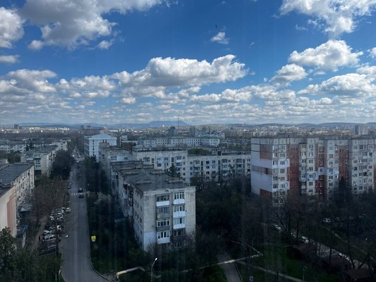 Продам двухкомнатную (2-комн.) квартиру, Железнодорожная ул, 1В, Симферополь г