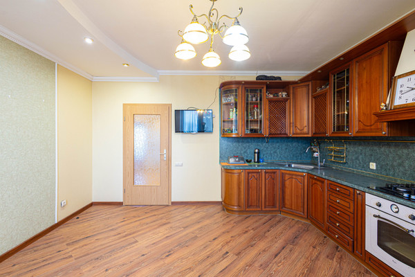 Продам трехкомнатную (3-комн.) квартиру, Мира ул, 51, Ханты-Мансийск г