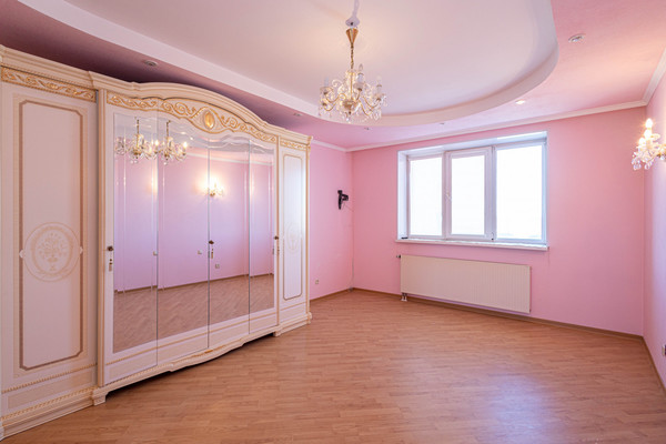 Продам трехкомнатную (3-комн.) квартиру, Мира ул, 51, Ханты-Мансийск г