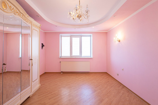 Продам трехкомнатную (3-комн.) квартиру, Мира ул, 51, Ханты-Мансийск г