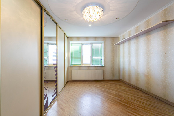 Продам трехкомнатную (3-комн.) квартиру, Мира ул, 51, Ханты-Мансийск г
