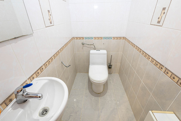 Продам трехкомнатную (3-комн.) квартиру, Мира ул, 51, Ханты-Мансийск г