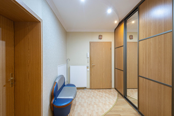 Продам трехкомнатную (3-комн.) квартиру, Мира ул, 51, Ханты-Мансийск г