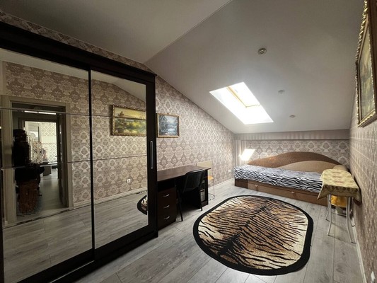 Продам двухкомнатную (2-комн.) квартиру, Железнодорожная ул, 1В, Симферополь г