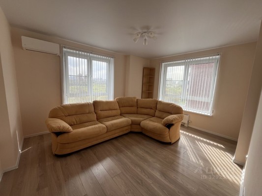 Продам трехкомнатную (3-комн.) квартиру, Давыдковская ул, 10, Москва г