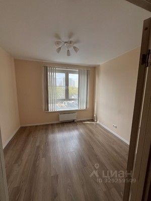 Продам трехкомнатную (3-комн.) квартиру, Давыдковская ул, 10, Москва г