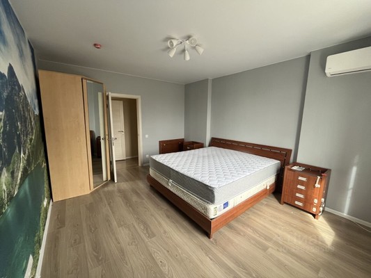 Продам трехкомнатную (3-комн.) квартиру, Давыдковская ул, 10, Москва г