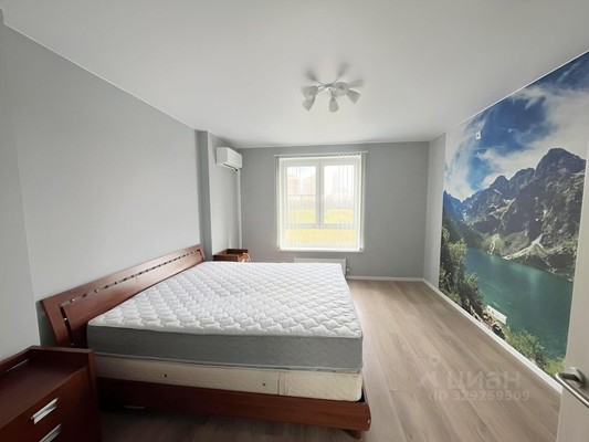 Продам трехкомнатную (3-комн.) квартиру, Давыдковская ул, 10, Москва г