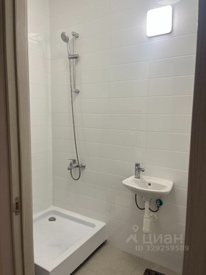 Продам трехкомнатную (3-комн.) квартиру, Давыдковская ул, 10, Москва г