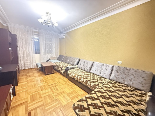 Продам трехкомнатную (3-комн.) квартиру, Коллонтай ул, 3, Нальчик г