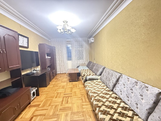 Продам трехкомнатную (3-комн.) квартиру, Коллонтай ул, 3, Нальчик г