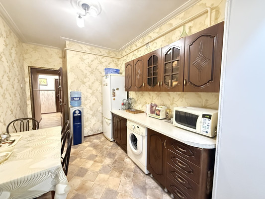 Продам трехкомнатную (3-комн.) квартиру, Коллонтай ул, 3, Нальчик г