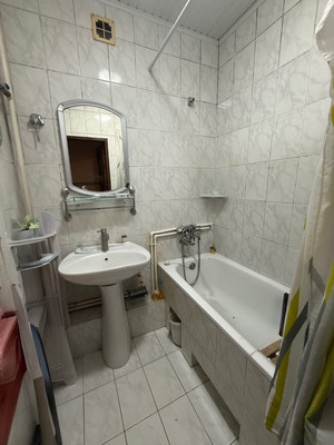 Продам трехкомнатную (3-комн.) квартиру, Коллонтай ул, 3, Нальчик г