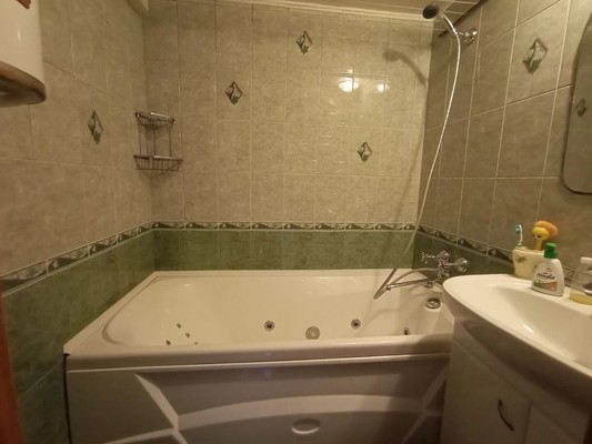 Продам трехкомнатную (3-комн.) квартиру, Комарова б-р, 11к3, Ростов-на-Дону г