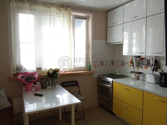 Продам двухкомнатную (2-комн.) квартиру, Раменки ул, 9к2, Москва г