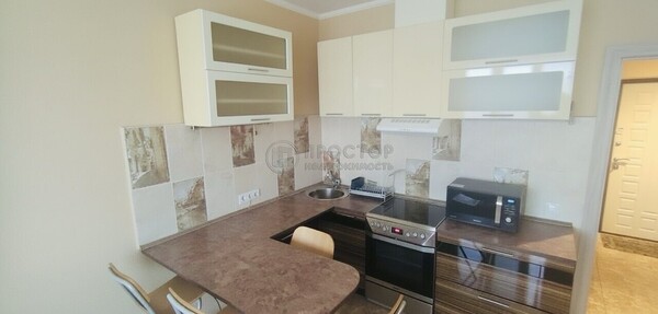 Продам двухкомнатную (2-комн.) квартиру, Симферопольский б-р, 30к3, Москва г