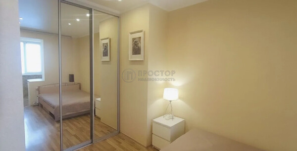 Продам двухкомнатную (2-комн.) квартиру, Симферопольский б-р, 30к3, Москва г